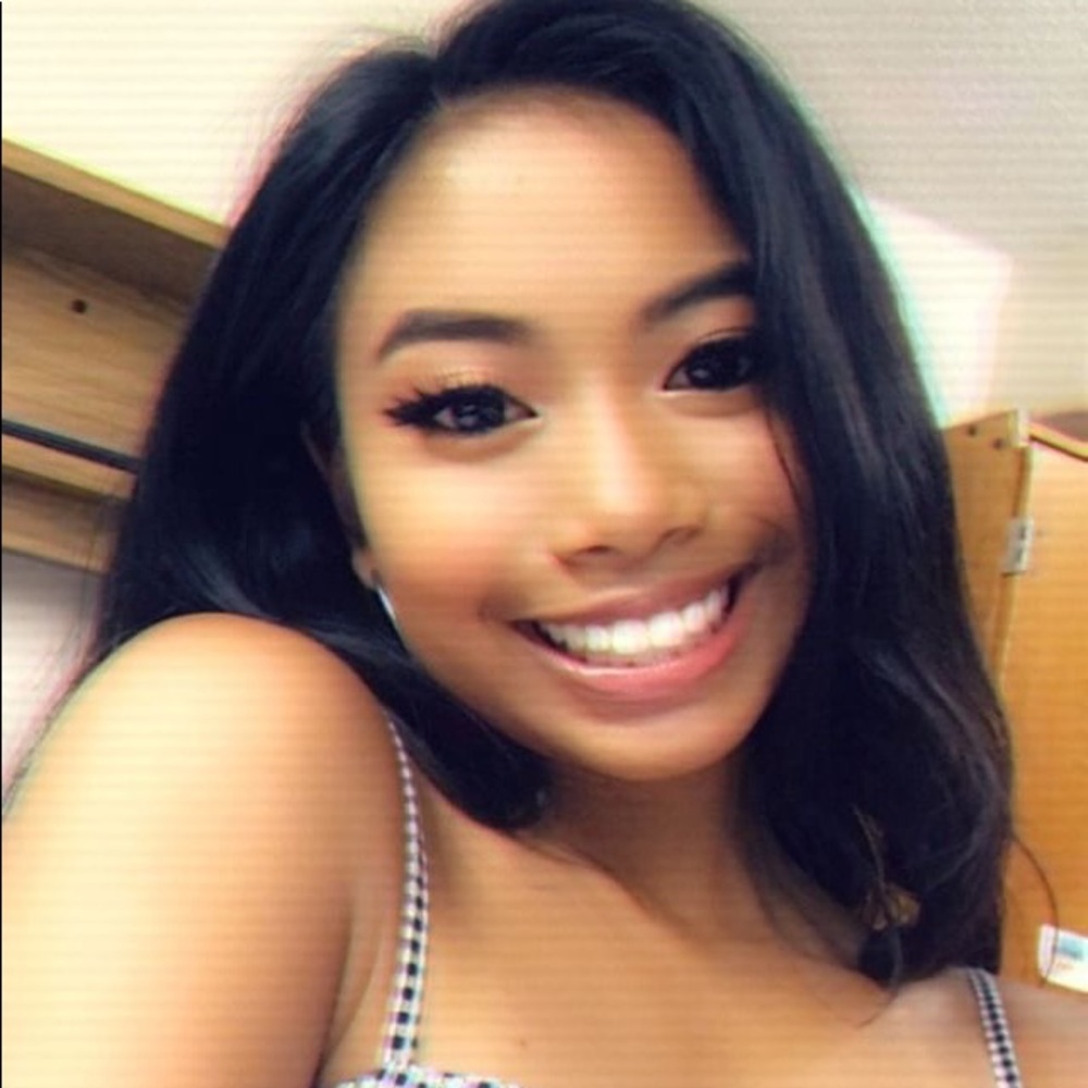 Meet your Posher, Chloe